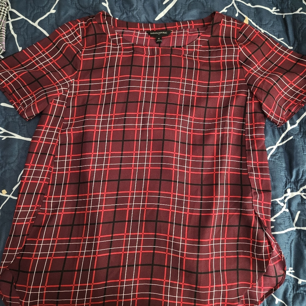 Banana Republic Red Plaid Short Sleeve Top